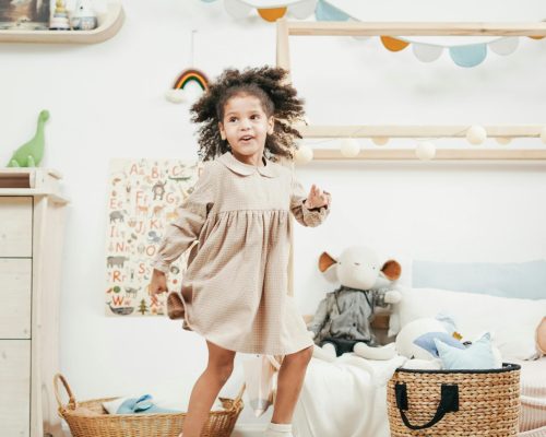 meisje-kinderkamer-spelen meisje-kinderkamer-spelen
